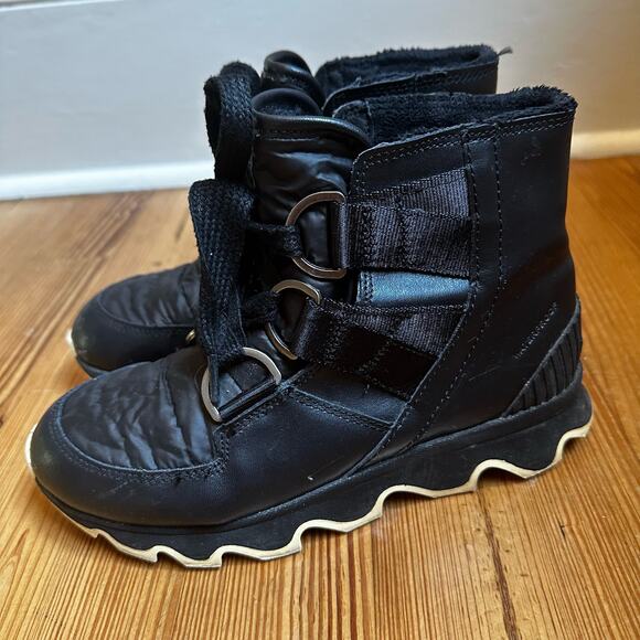 Sorel womens Kinetic black lugged sole lace up ankle boot SIZE 7.5 - Picture 1 of 8